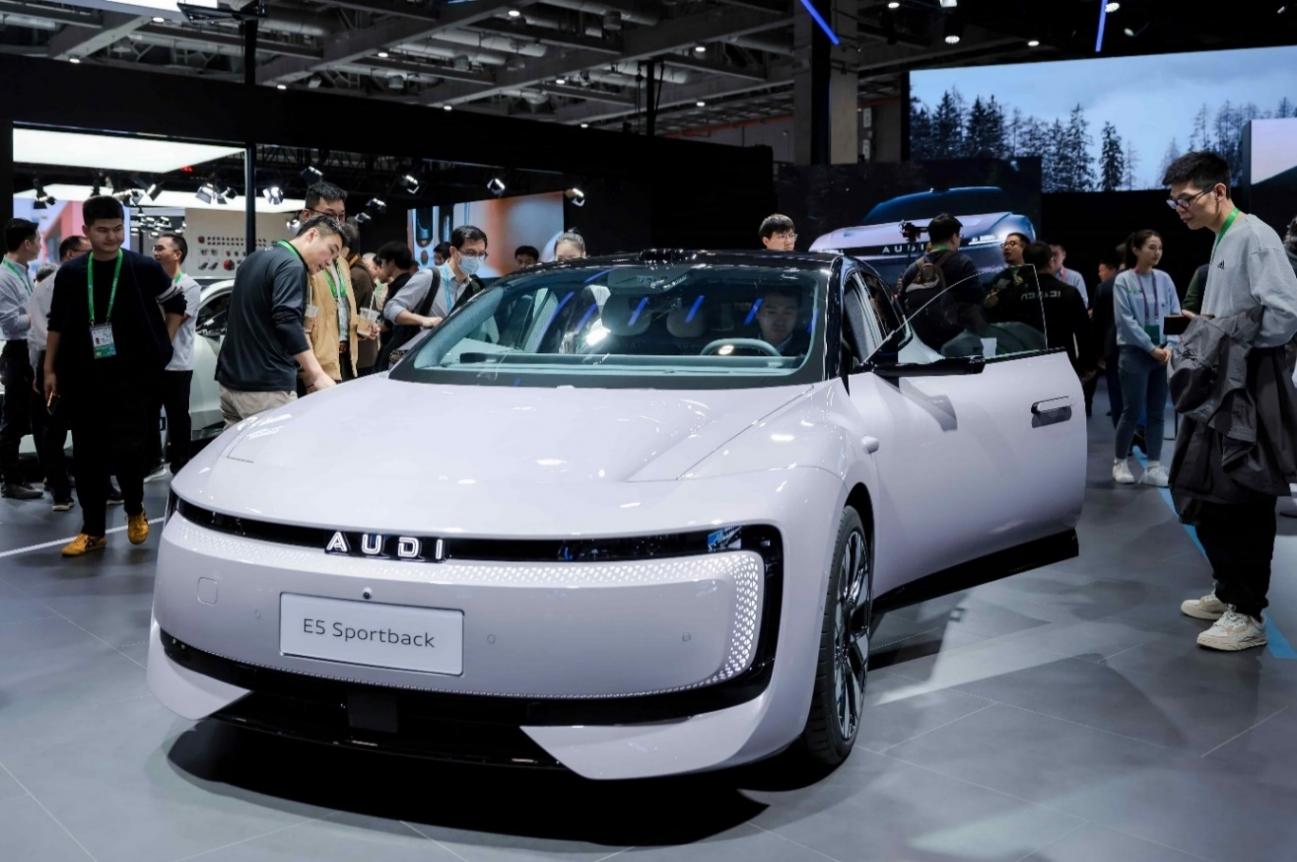 再赴進(jìn)博之約｜大眾汽車集團(tuán)前沿科技點(diǎn)亮出行未來